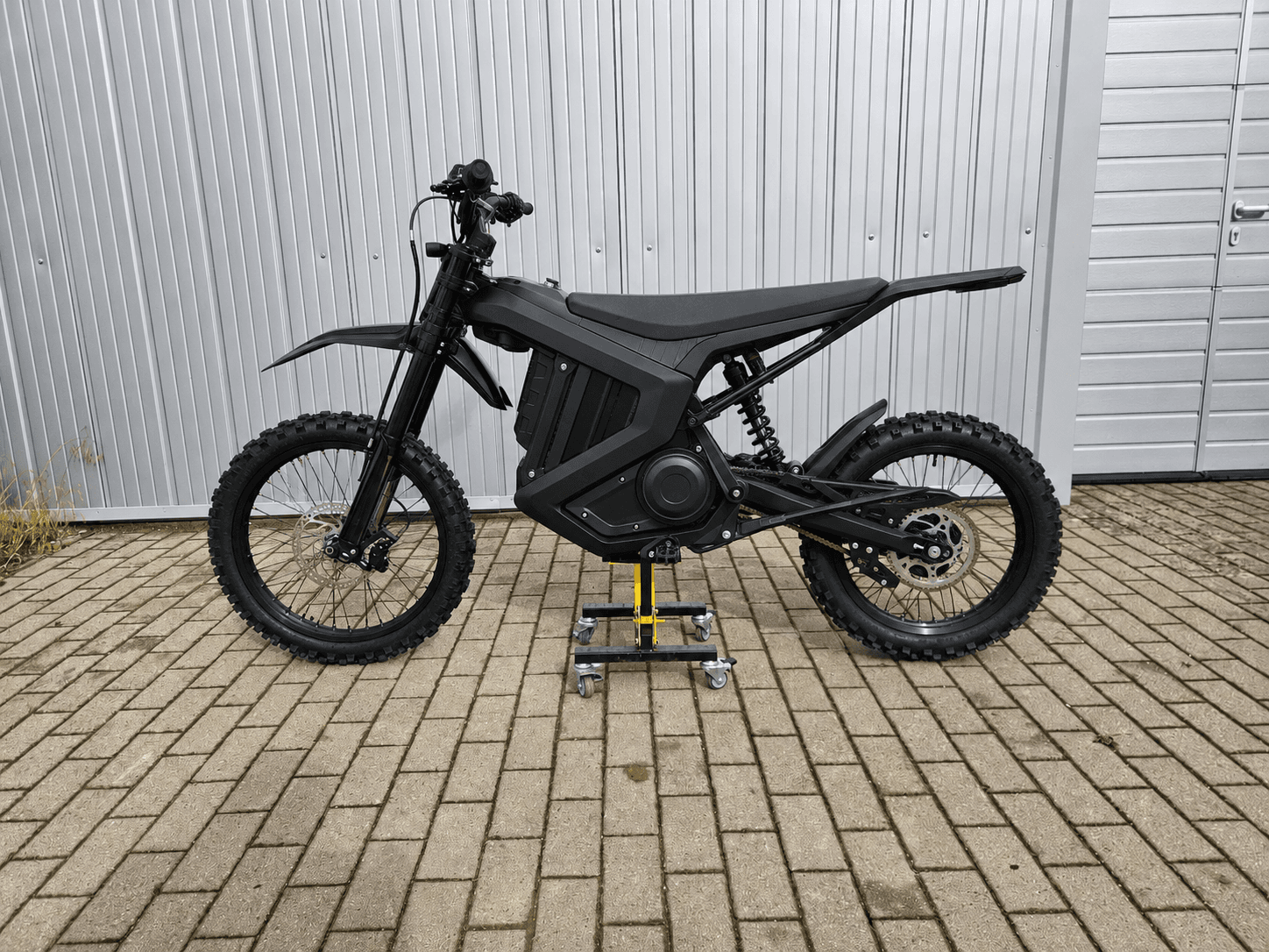 Workshop inspection of the construction, components and build quality of an electric dirt bike